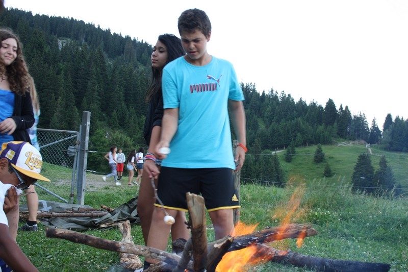 Village Camps International Summer Camp Leysin, Switzerland 2025-08-09 https://www.villagecamps.com/journals_admin/images/710-14-campfire (19).jpg